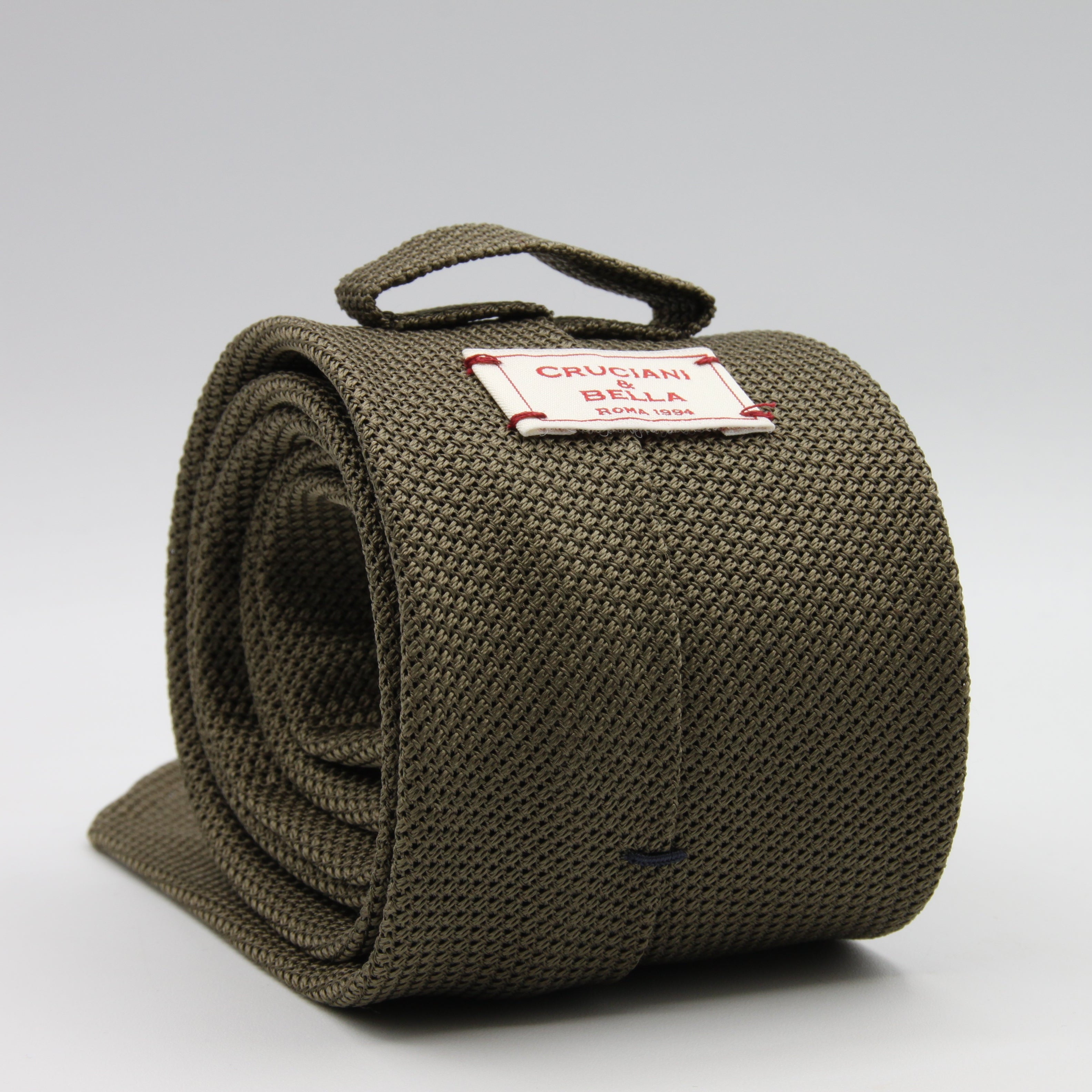 Cruciani &amp; Bella
100% Silk Grenadine Garza Fina
Woven in Italy
Unlined
Hand rolled blades
BrownishOlive plain &nbsp;tie
Handmade in Italy
8 cm x 150 cm
#8545