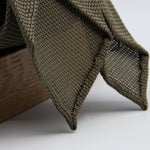Cruciani &amp; Bella
100% Silk Grenadine Garza Fina
Woven in Italy
Unlined
Hand rolled blades
BrownishOlive plain &nbsp;tie
Handmade in Italy
8 cm x 150 cm
#8545