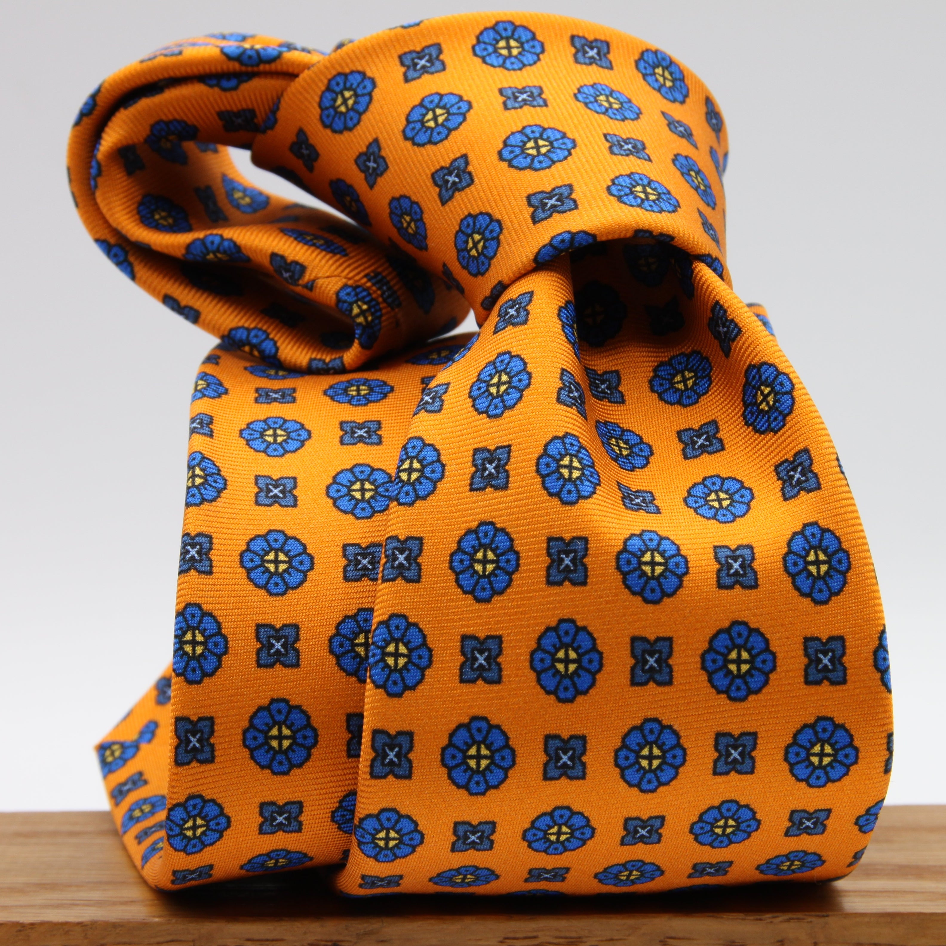 Cruciani &amp; Bella Tie
100%&nbsp; Silk
Printed and Handmade in Italy
Self-Tipped
Orange and Blue Tie

8 cm x 150 cm
#9611