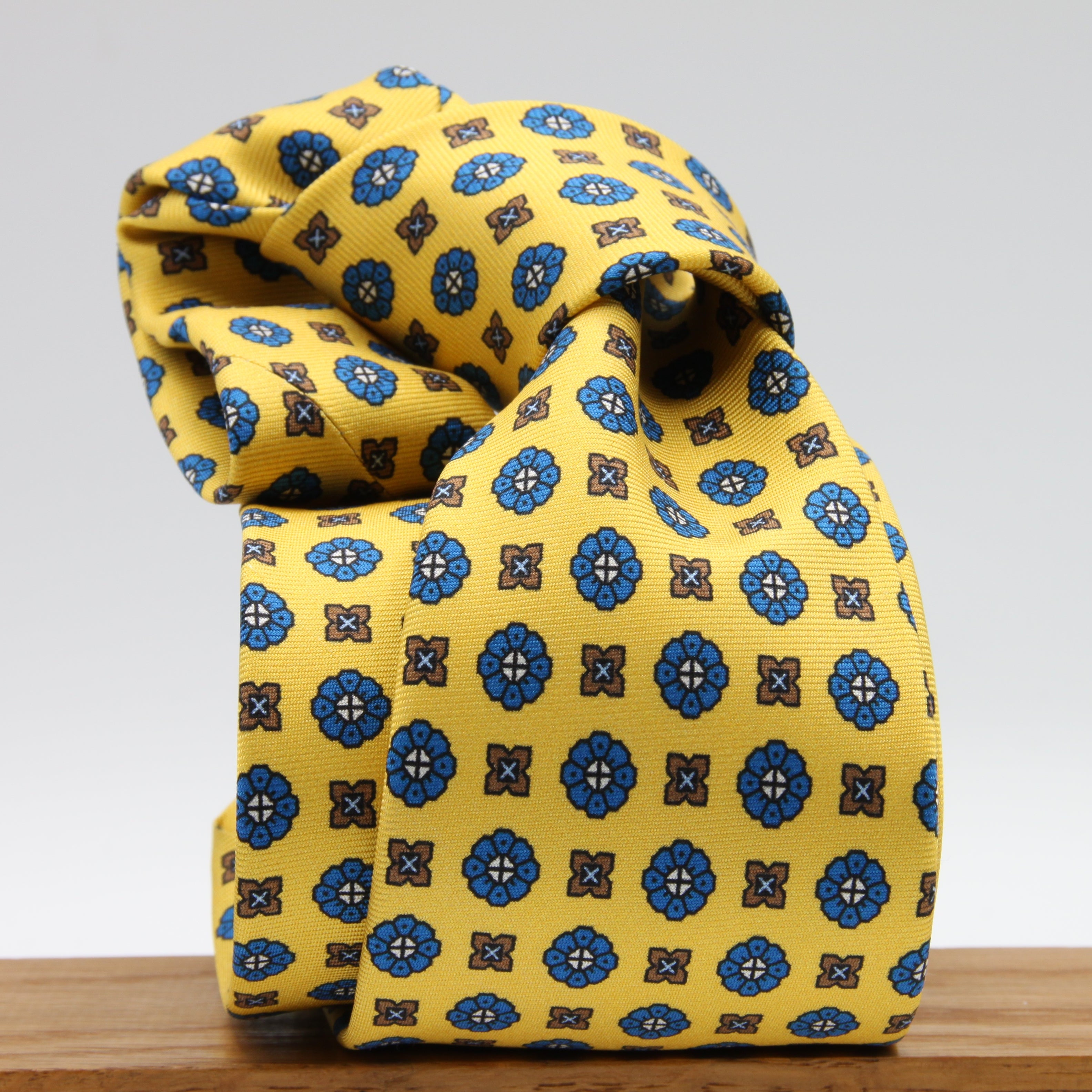 Cruciani &amp; Bella Tie
100%&nbsp; Silk
Printed and Handmade in Italy
Self-Tipped
Yellow, Blue and Brown Tie

8 cm x 150 cm
#9612