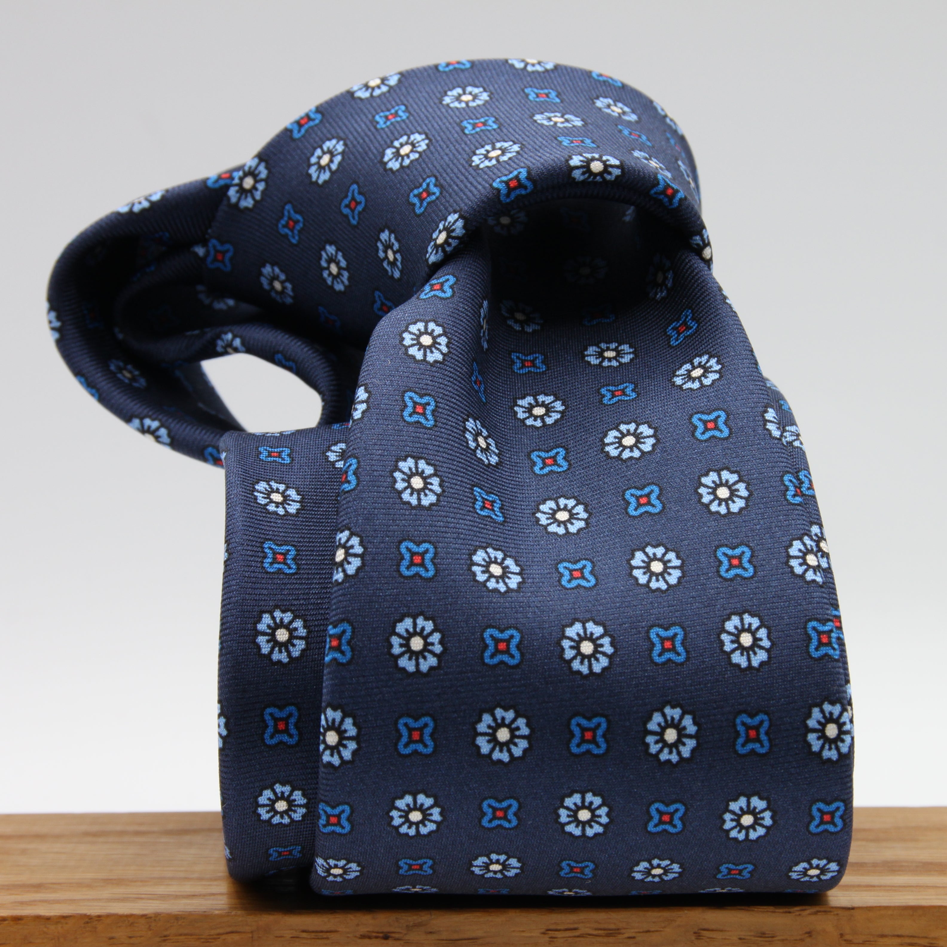Cruciani &amp; Bella Tie
100%&nbsp; Silk
Printed and Handmade in Italy
Self-Tipped
Indigo Blue, Light Blue and Red Tie

8 cm x 150 cm
#9605
