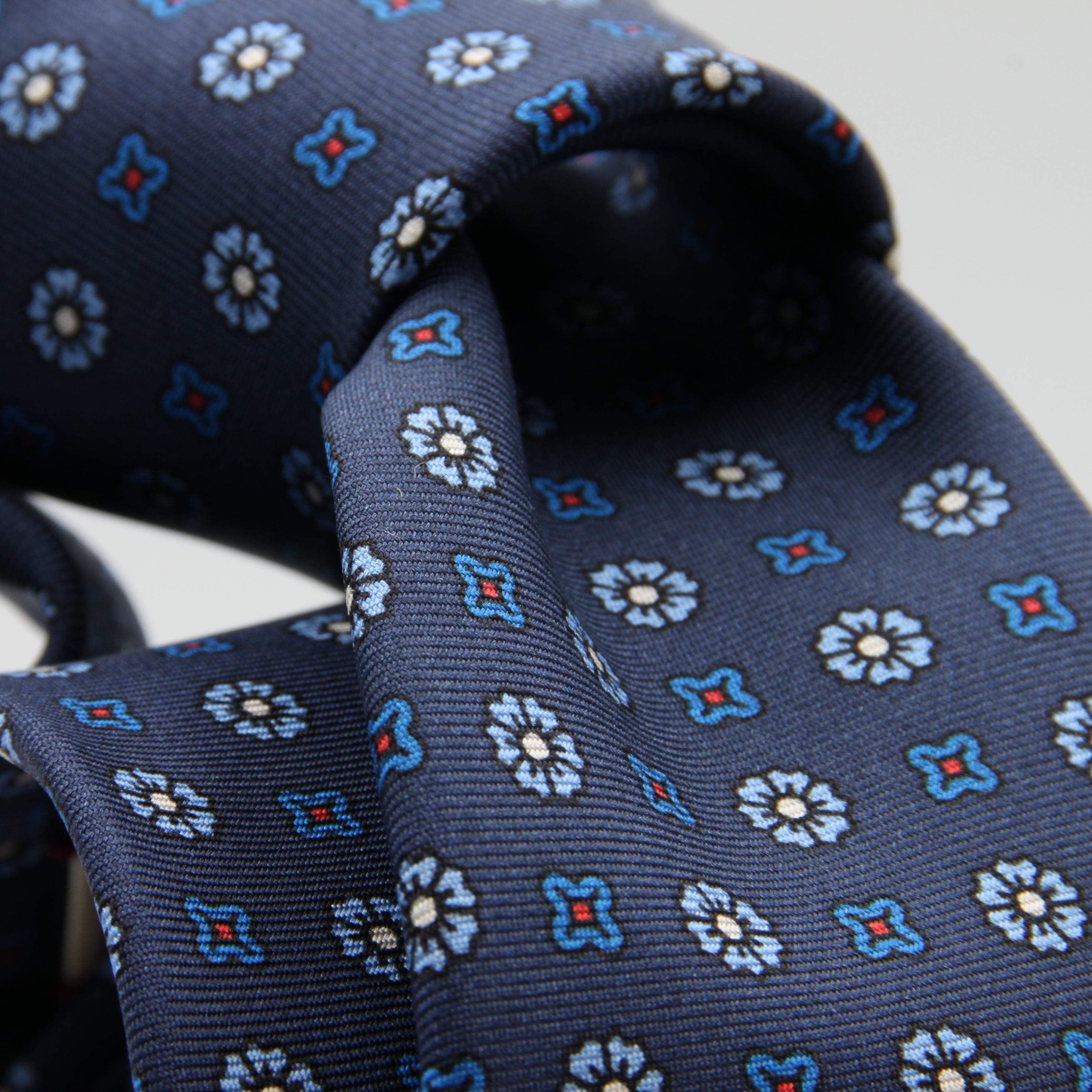 Cruciani &amp; Bella Tie
100%&nbsp; Silk
Printed and Handmade in Italy
Self-Tipped
Indigo Blue, Light Blue and Red Tie

8 cm x 150 cm
#9605