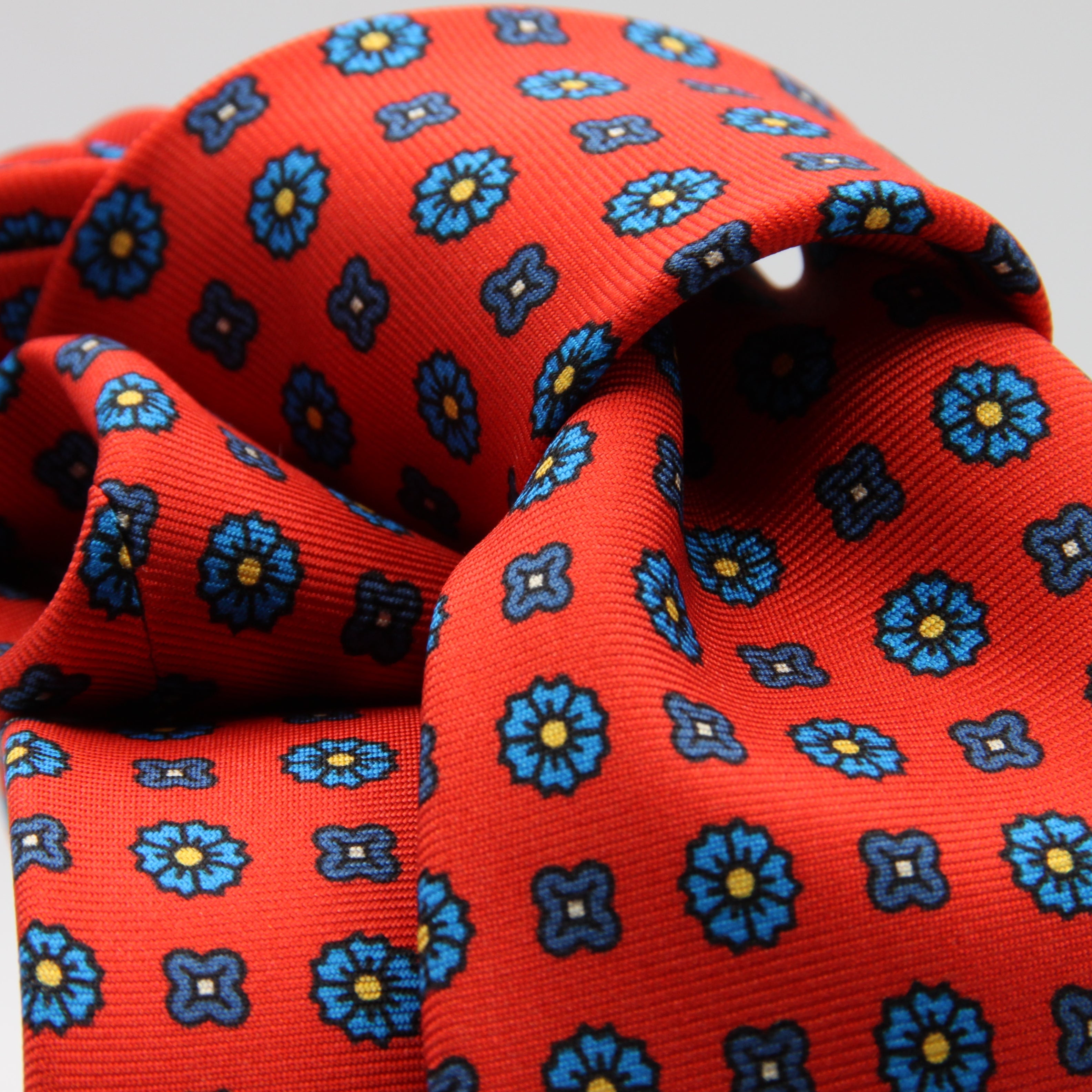 Cruciani &amp; Bella Tie
100%&nbsp; Silk
Printed and Handmade in Italy
Self-Tipped
Red, Blue and Yellow Tie

8 cm x 150 cm
#9604