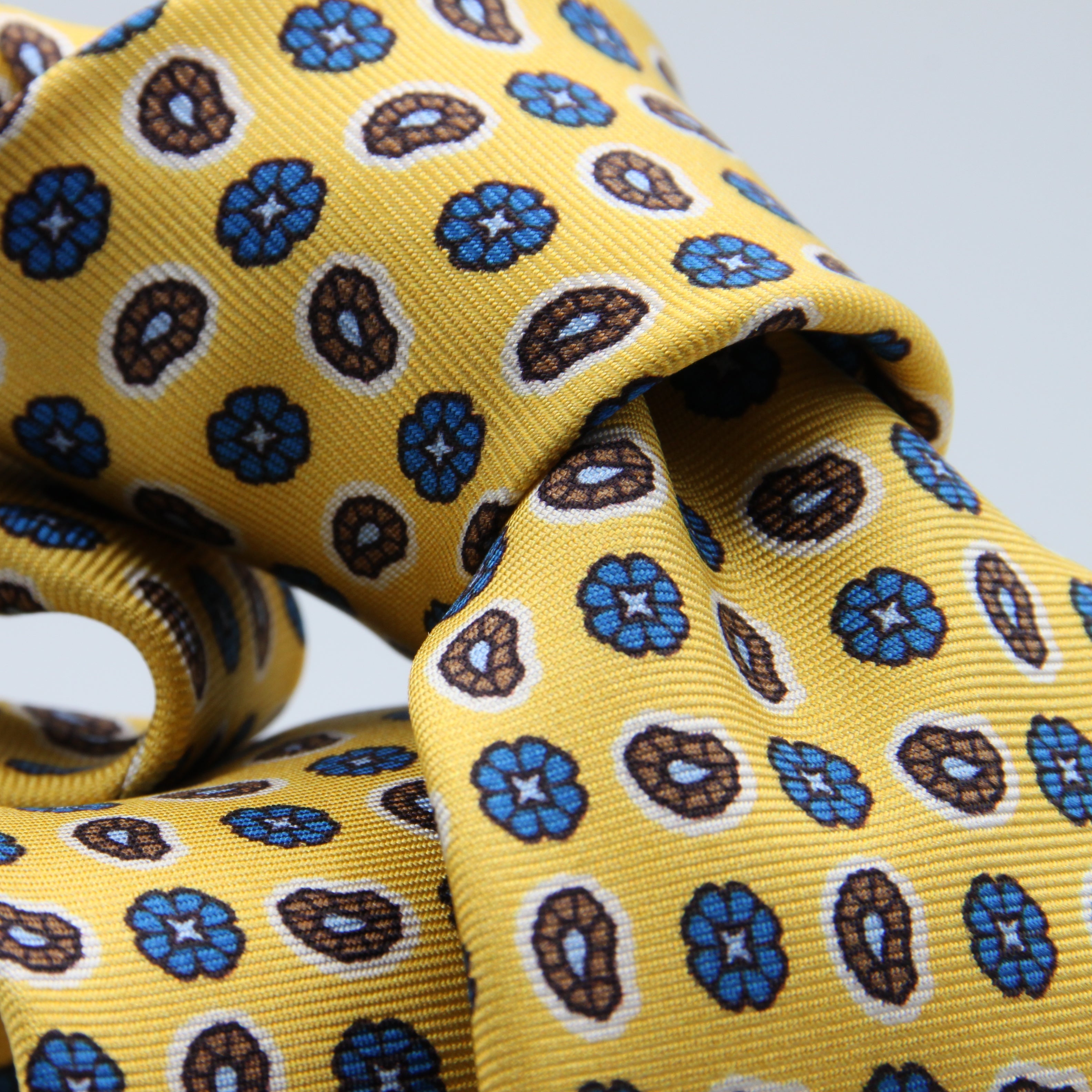 Cruciani &amp; Bella Tie
100%&nbsp; Silk
Printed and Handmade in Italy
Self-Tipped
Yellow, Brown and Blue Tie

8 cm x 150 cm
#9615