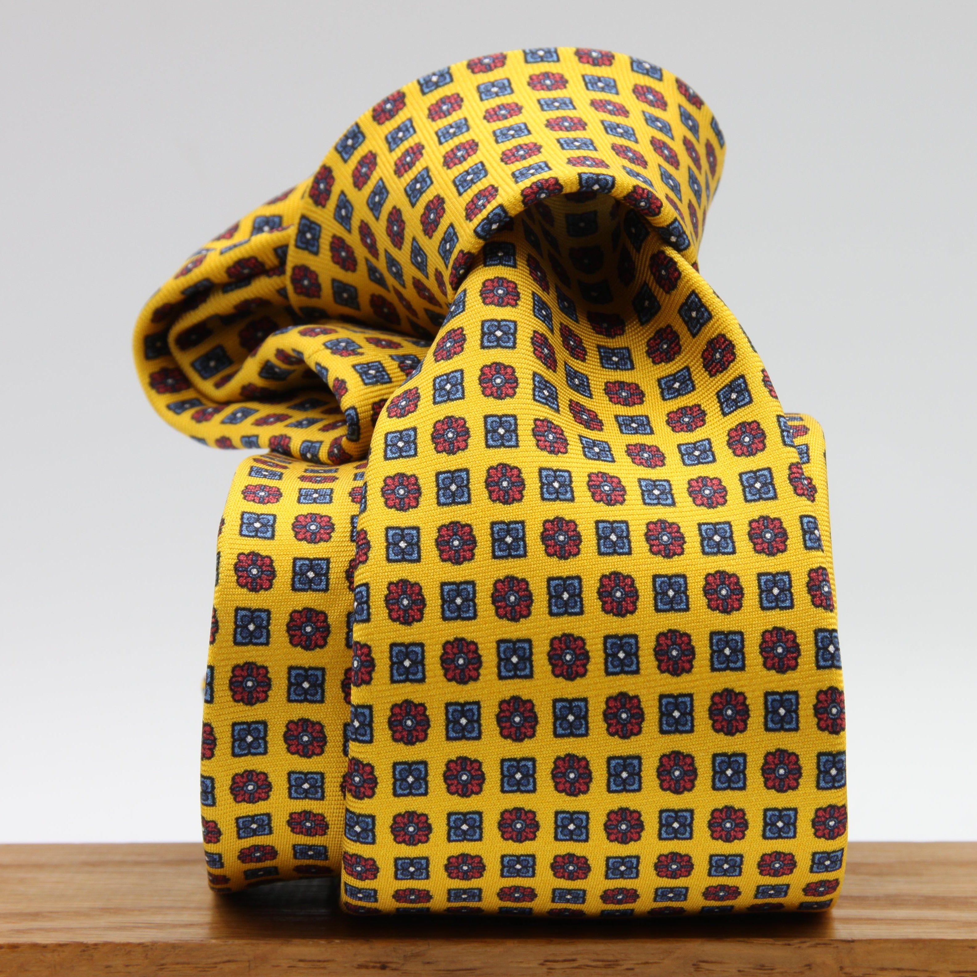 Cruciani &amp; Bella Tie
100%&nbsp; Silk
Printed and Handmade in Italy
Self-Tipped
Yellow, Red and Denim Blue Tie

8 cm x 150 cm
#9614