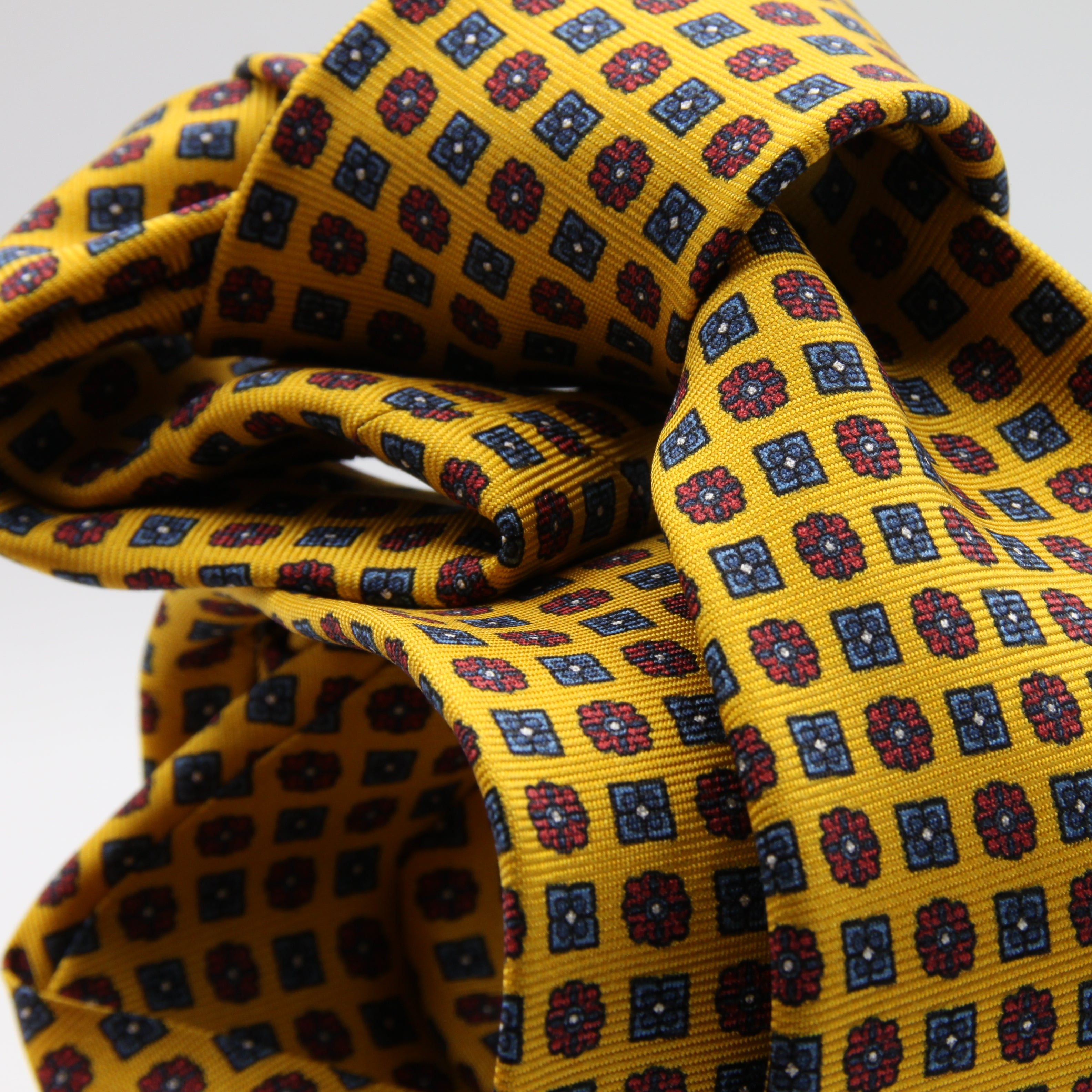 Cruciani &amp; Bella Tie
100%&nbsp; Silk
Printed and Handmade in Italy
Self-Tipped
Yellow, Red and Denim Blue Tie

8 cm x 150 cm
#9614