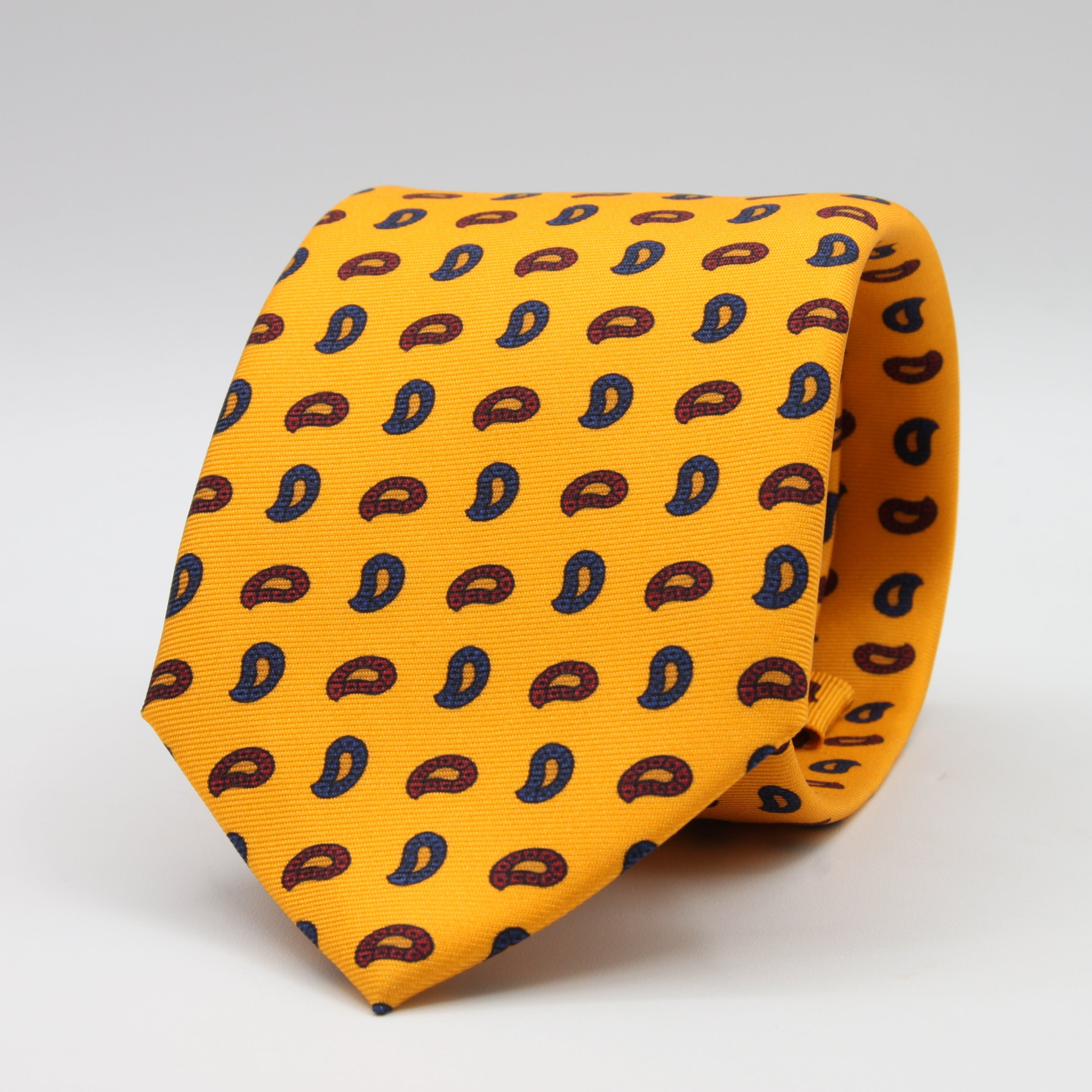 Cruciani &amp; bella&nbsp;
100% Printed Silk
Designs from the British archives
Self-Tipped
Yellow, Navy Blue and Red Motif Tie
Handmade in Italy
8 x 150 cm
#9470