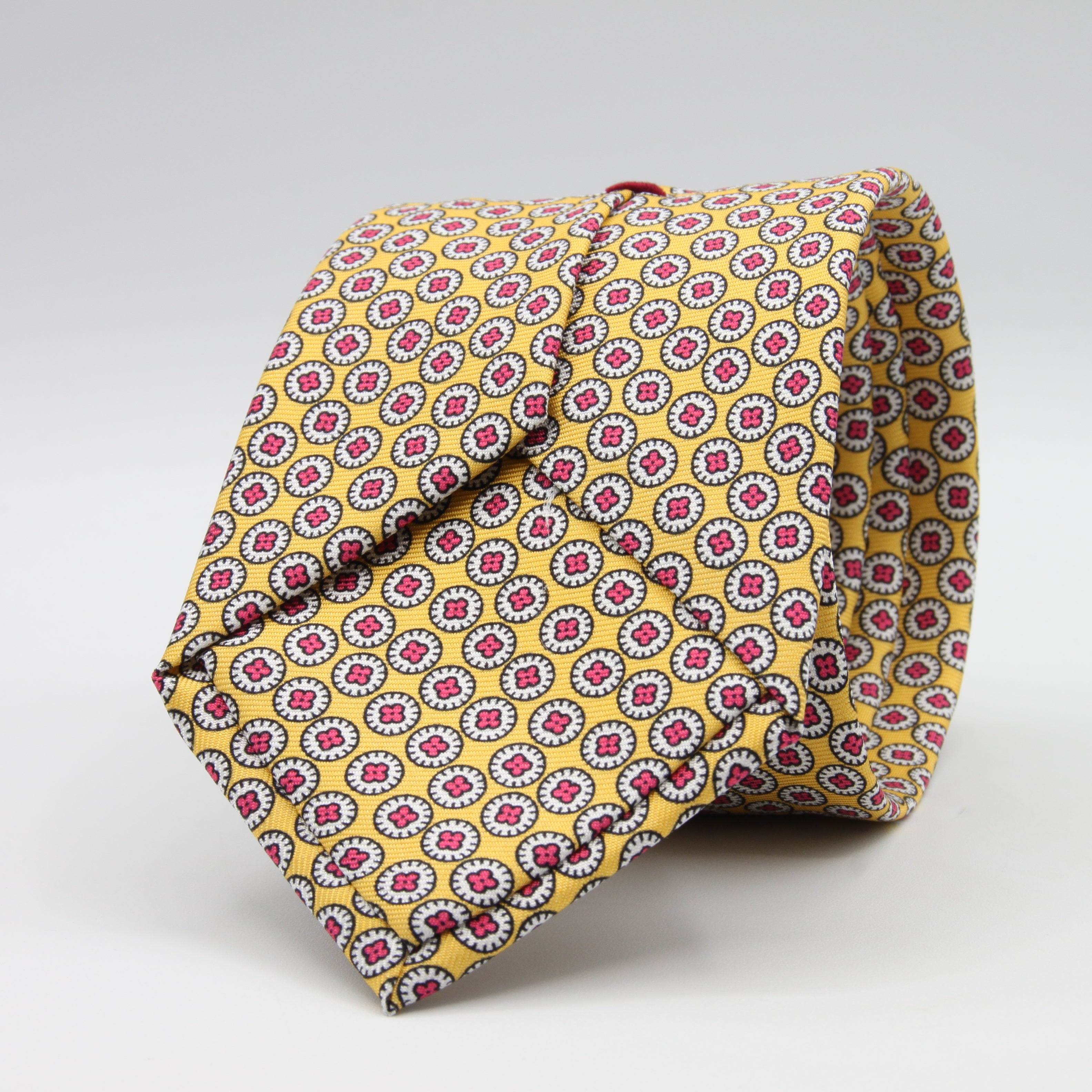Cruciani &amp; Bella Tie
100%&nbsp; Silk
Printed and Handmade in Italy
Self-Tipped
Light Yellow, White and Fucsia Tie

8 cm x 150 cm
#9453
