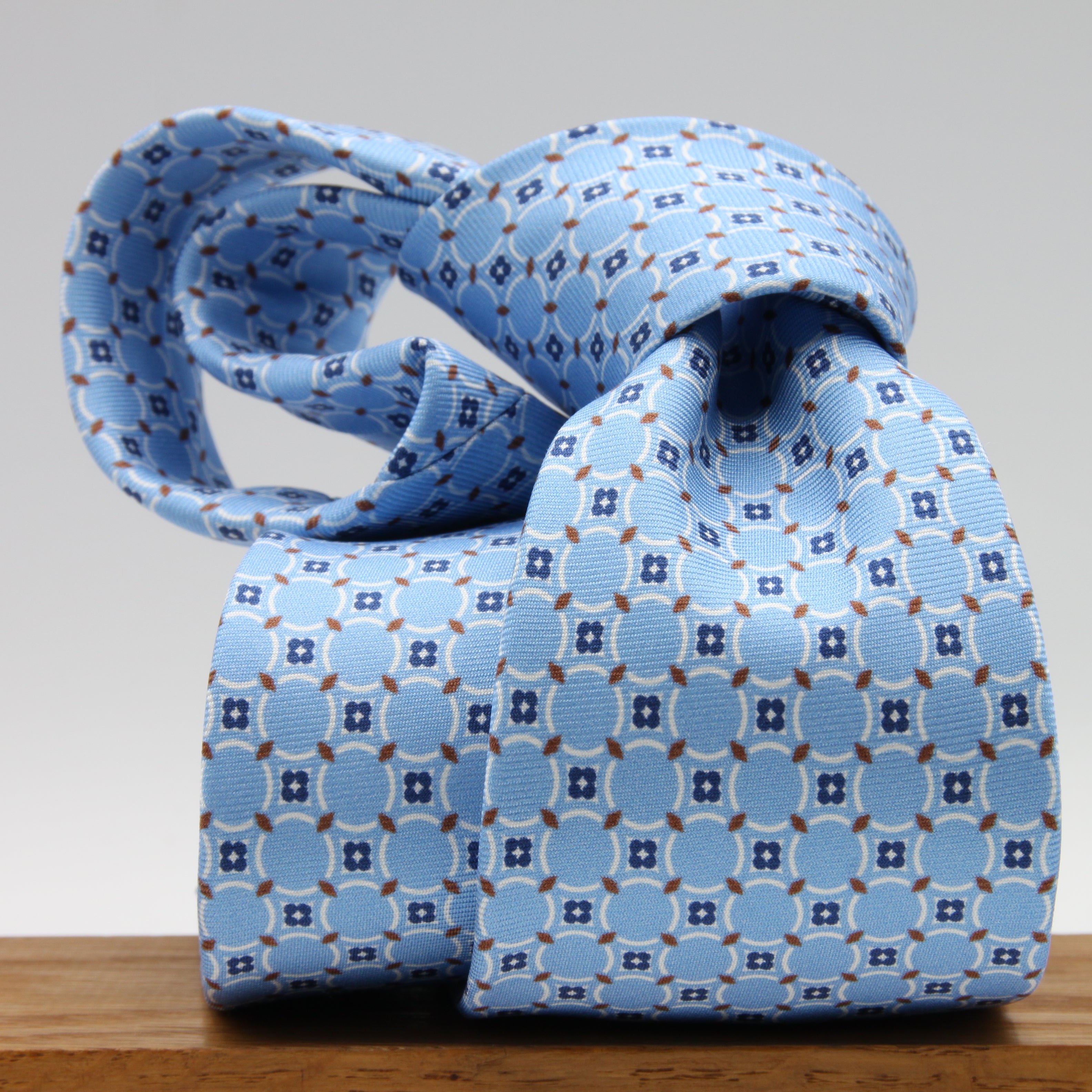 Cruciani &amp; Bella Tie
100%&nbsp; Silk
Printed and Handmade in Italy
Self-Tipped
Sky Blue, Navy Blue, White and Brown Tie

8 cm x 150 cm
#9603