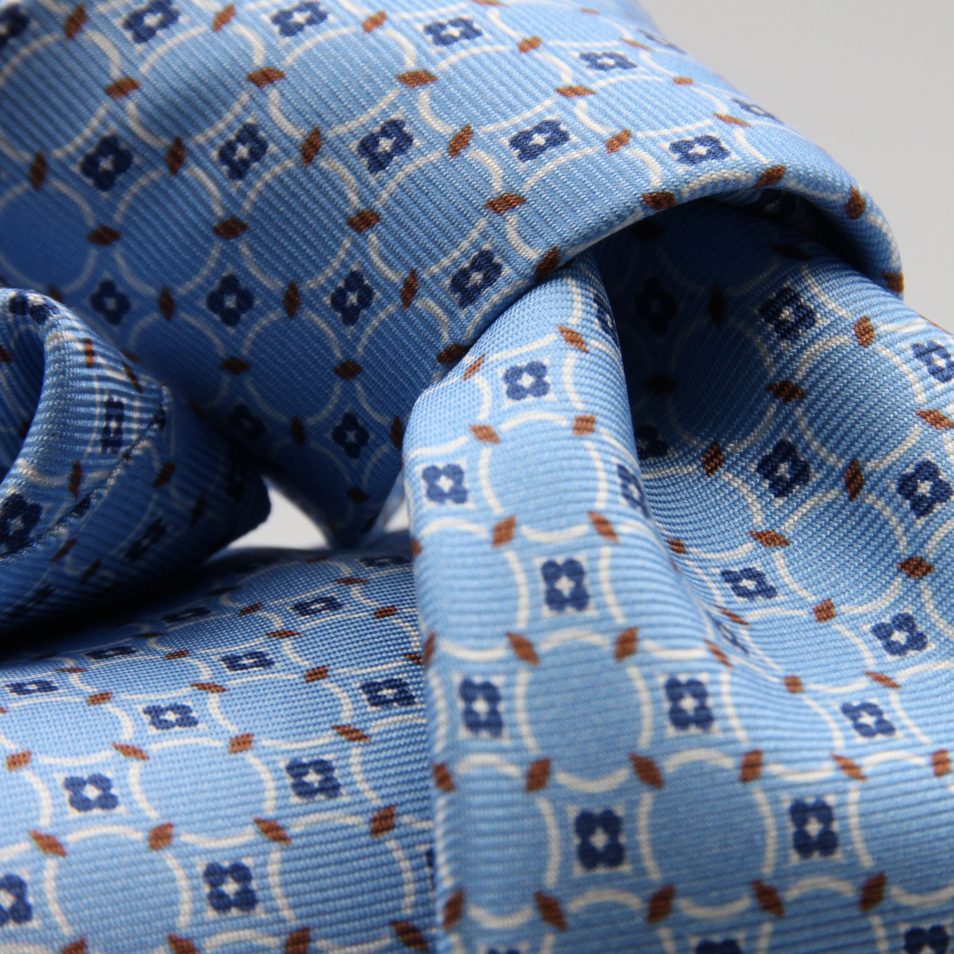 Cruciani &amp; Bella Tie
100%&nbsp; Silk
Printed and Handmade in Italy
Self-Tipped
Sky Blue, Navy Blue, White and Brown Tie

8 cm x 150 cm
#9603