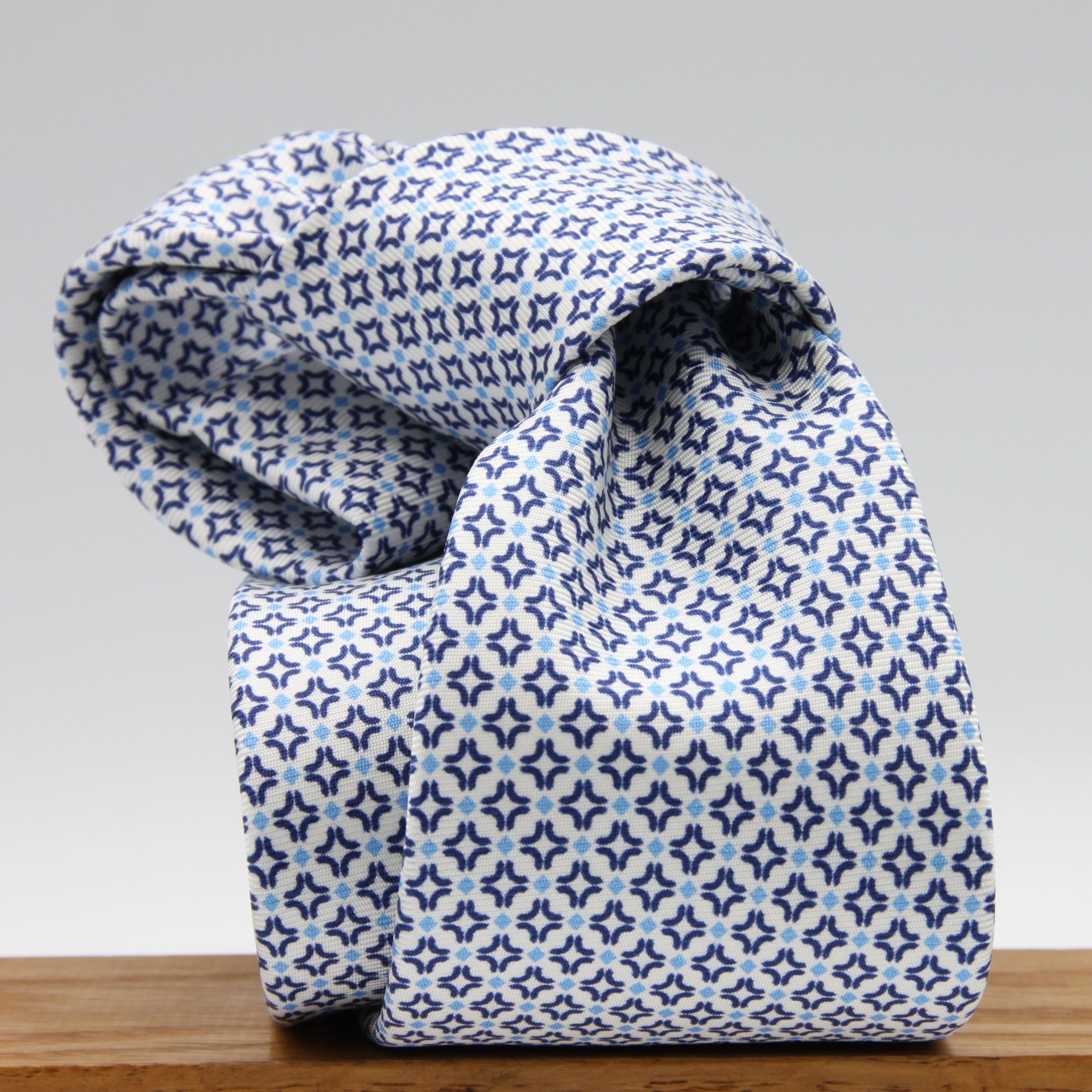 Cruciani &amp; Bella Tie
100%&nbsp; Silk
Printed and Handmade in Italy
Self-Tipped
White, Blue and Sky Blue Tie

8 cm x 150 cm
#9464