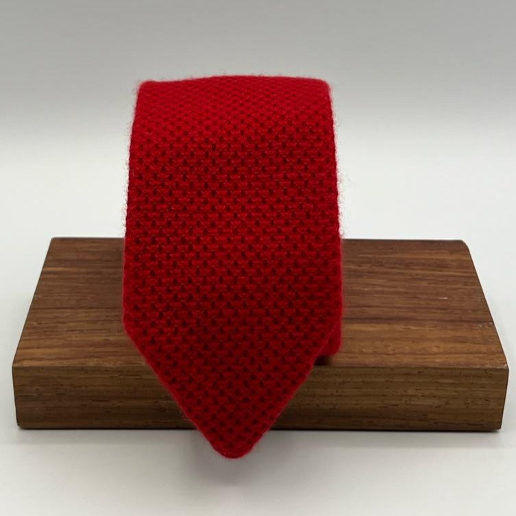Cruciani & Bella 100% Pointed  Knitted Cachemire Red Plain Tie Handmade in Italy 8 cm x 147 cm New Old Stock