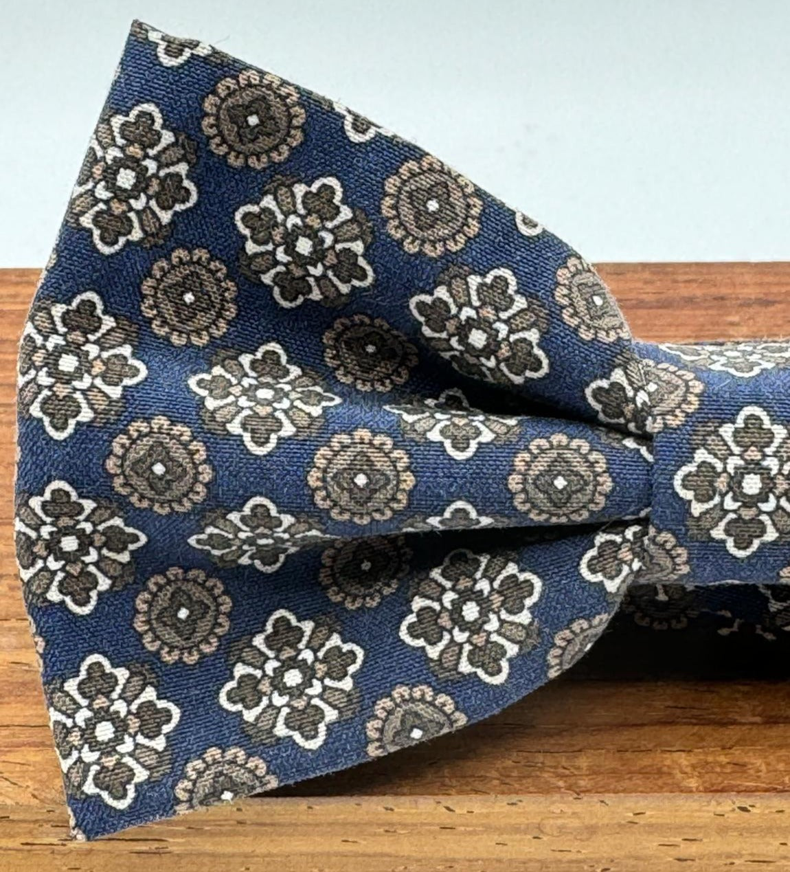 <ul> <li>Cruciani &amp; Bella Bow Tie</li> <li>100% Printed Madder Silk&nbsp;</li> <li>Handmade in Italy</li> <li>Blue, Beige, Brown and Light Brown motif</li> <li>Handcrafted in Italy</li> <li>Coated metal Labels</li> <li>Bow Tie</li> </ul>