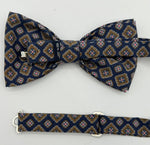 <ul> <li>Cruciani &amp; Bella Bow Tie</li> <li>100% Printed Madder Silk&nbsp;</li> <li>Handmade in Italy</li> <li>Blue,&nbsp; Brown, Light Blue and Pink motif</li> <li>Handcrafted in Italy</li> <li>Coated metal Labels</li> <li>Bow Tie</li> </ul>
