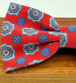 <ul> <li>Cruciani &amp; Bella Bow Tie</li> <li>100% Printed Madder Silk&nbsp;</li> <li>Handmade in Italy</li> <li>Red, Light Blue and Off White motif&nbsp;&nbsp;</li> <li>Handcrafted in Italy</li> <li>Coated metal Labels</li> <li>Bow Tie</li> </ul>