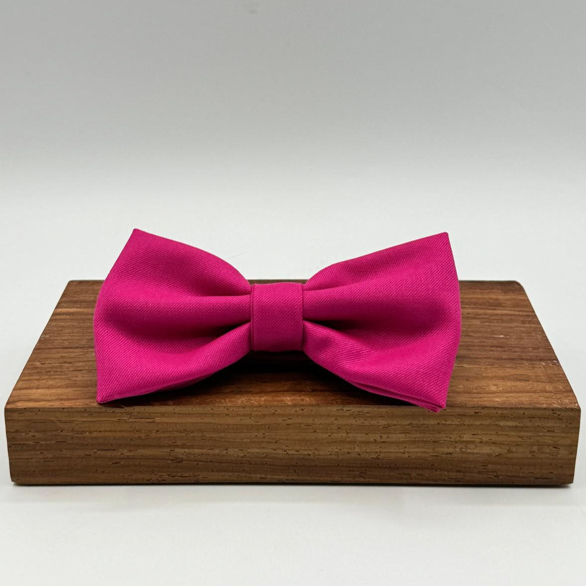 <ul> <li>Cruciani &amp; Bella Bow Tie</li> <li>100% Wool Holland &amp; Sherry</li> <li>Handmade in Italy</li> <li>Purple Plain</li> <li>Handcrafted in Italy</li> <li>Coated metal Labels</li> <li>Bow Ties</li> </ul>