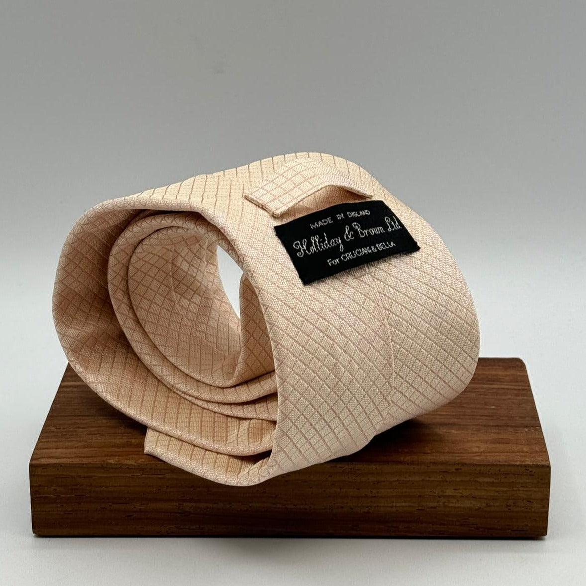 New Old Stock Holliday &amp; Brown&nbsp; 100% Silk&nbsp; Wowen Jaquard Tipped Tie Ivory Tie Light Pink Square Handmade in England 9,5 cm x 146 cm
