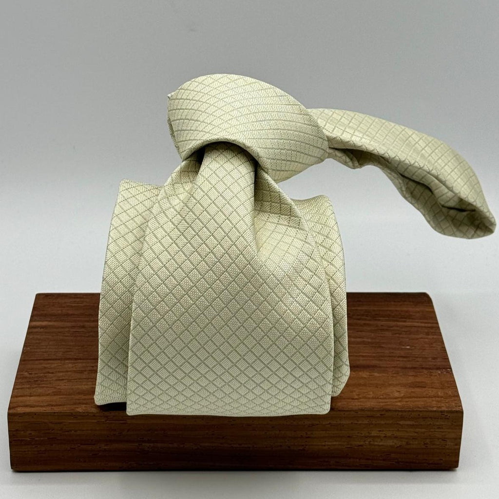 N.O.S Holliday &amp; Brown 100% Silk&nbsp; Wowen Jaquard Tipped Tie Ivory Tie Light Green Square Handmade in England 9,5 cm x 146 cm