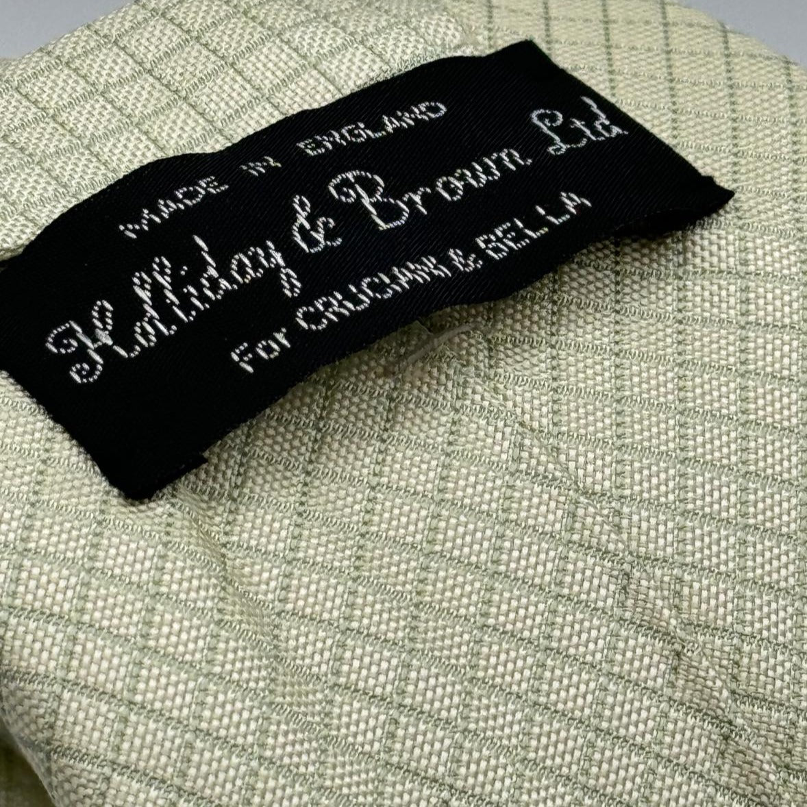 N.O.S Holliday &amp; Brown 100% Silk&nbsp; Wowen Jaquard Tipped Tie Ivory Tie Light Green Square Handmade in England 9,5 cm x 146 cm