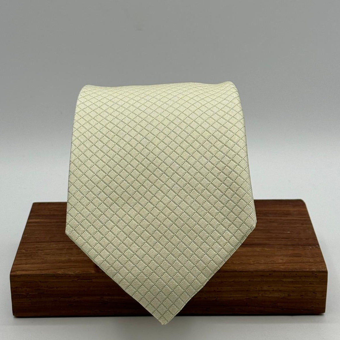 N.O.S Holliday &amp; Brown 100% Silk&nbsp; Wowen Jaquard Tipped Tie Ivory Tie Light Green Square Handmade in England 9,5 cm x 146 cm