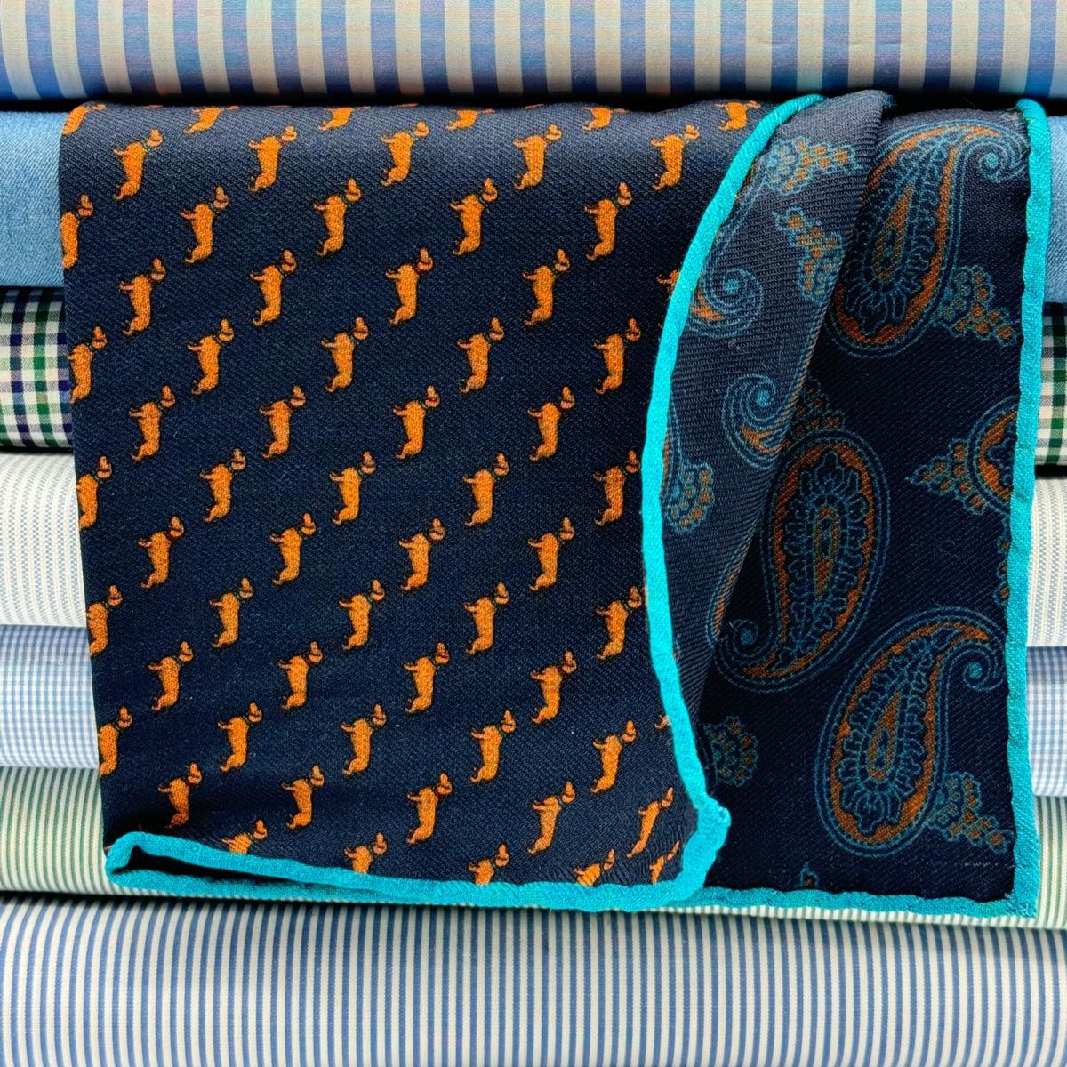 Cruciani &amp; Bella
Hand-rolled&nbsp;&nbsp;

100% Wool
Blue, Brick, Turquoise
Double Faces
Basset Hound and Paisley Motif&nbsp; Pocket Square
Handmade in Italy

33 cm X 33 cm