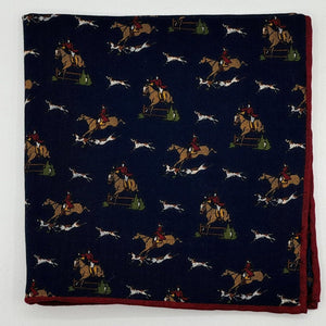 Cruciani &amp; Bella
Hand-rolled&nbsp;&nbsp;

100% Wool
Blue, Brown, Red, and White
Double Faces
Horses and Paisley Motif&nbsp; Pocket Square
Handmade in Italy

33 cm X 33 cm