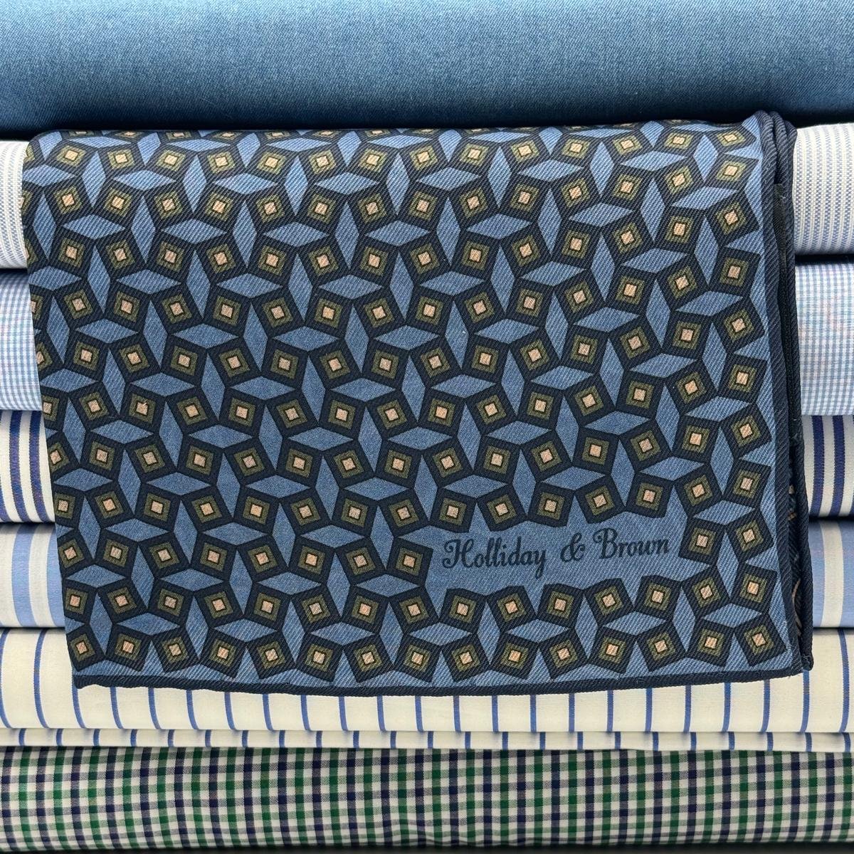 Holliday &amp; Brown
Hand-rolled&nbsp;&nbsp;
Holliday &amp; Brown for Cruciani &amp; Bella
100% Silk
Blue, Light Brown, Beige and Green Motif
Double Faces
Dots Motif&nbsp; Pocket Square
Handmade in Italy

32 cm X 32 cm