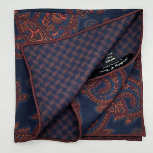 Holliday &amp; Brown for Cruciani &amp; Bella
Hand-rolled&nbsp;&nbsp;

100% Silk
Blue, Rust, Brown, Olimpic Blue,&nbsp;
Double Faces
Motif&nbsp; Pocket Square
Handmade in Italy

32 cm X 32 cm