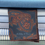 Holliday &amp; Brown for Cruciani &amp; Bella
Hand-rolled&nbsp;&nbsp;

100% Silk
Blue, Rust, Brown, Olimpic Blue,&nbsp;
Double Faces
Motif&nbsp; Pocket Square
Handmade in Italy

32 cm X 32 cm
