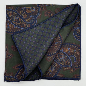 Holliday &amp; Brown for Cruciani &amp; Bella
Hand-rolled&nbsp;&nbsp;

100% Silk
Green, Brown, Blue&nbsp;
Double Faces
Motif&nbsp; Pocket Square
Handmade in Italy

32 cm X 32 cm