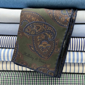 Holliday &amp; Brown for Cruciani &amp; Bella
Hand-rolled&nbsp;&nbsp;

100% Silk
Green, Brown, Blue&nbsp;
Double Faces
Motif&nbsp; Pocket Square
Handmade in Italy

32 cm X 32 cm