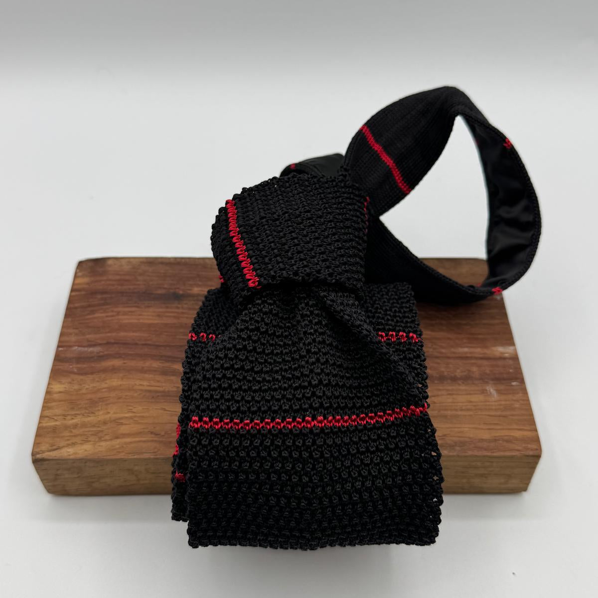 Cruciani &amp; Bella
100% Silk
Knitted Tie

Black, Red Stripe
Handmade in Italy
7,5 cm x 147 cm
New Old Stock