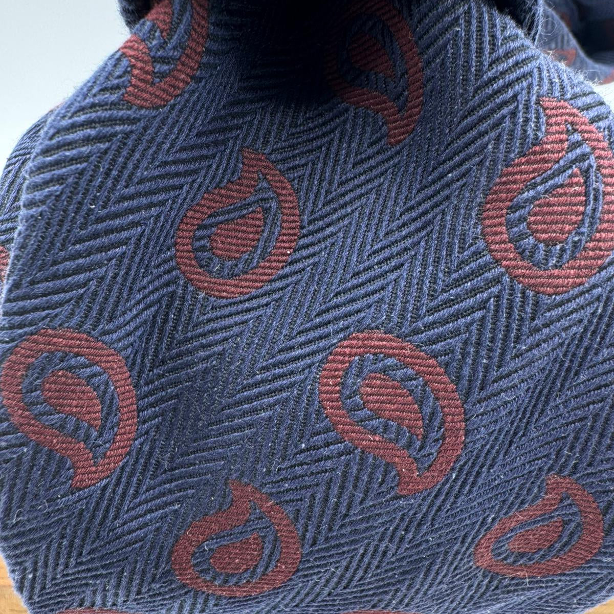 Cruciani &amp; Bella
100% Silk&nbsp;
Tipped
Blue, Red Wine paisley Motif Tie
Handmade in Italy
8 cm x 148 cm
New Old Stock