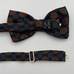 Cruciani &amp; Bella Bow Tie
85% Silk and 15 % Wool Made in England
Handmade in Italy
Green, Red, Orange, Light Blue and Yellow motif
Coated metal Labels
Bow Ties