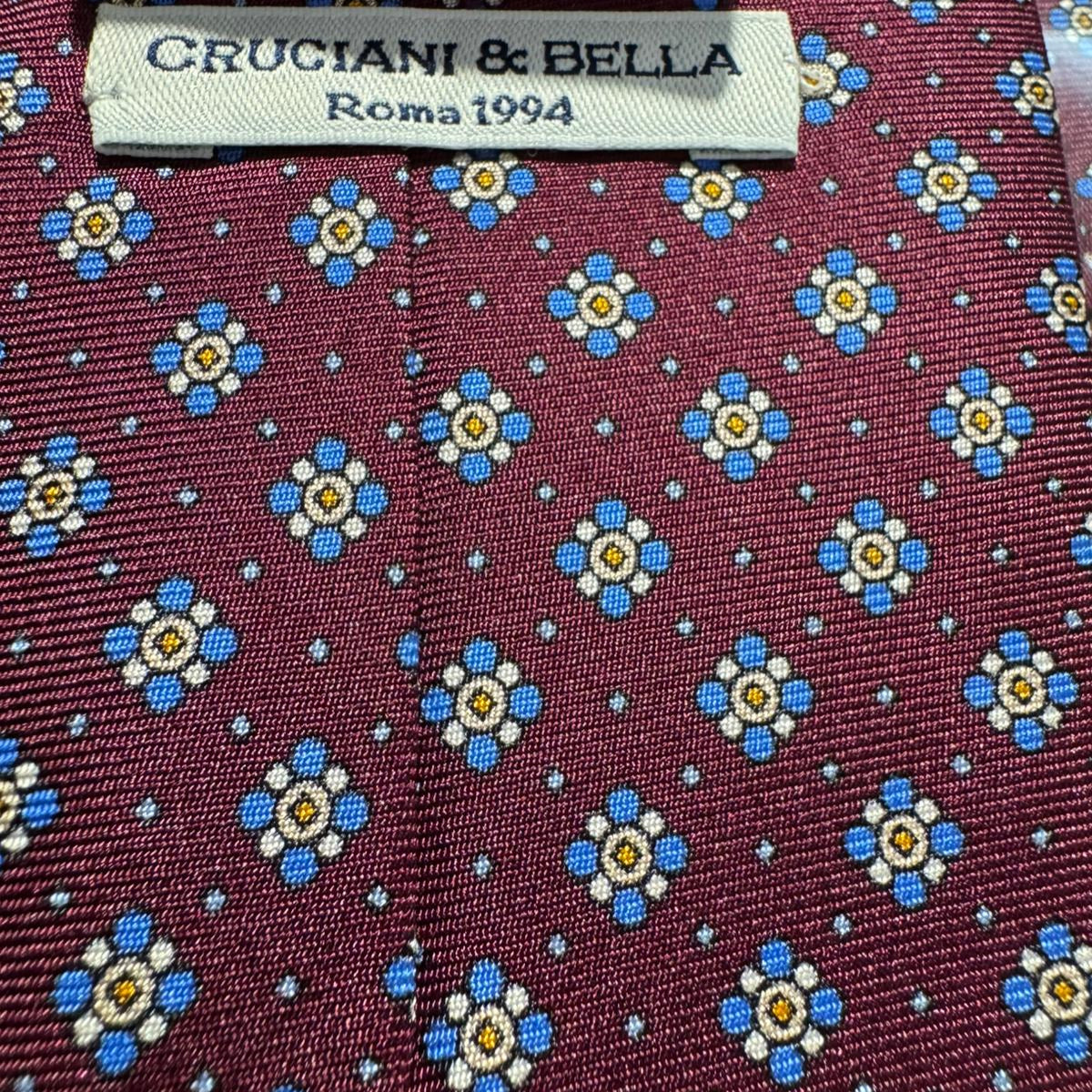 Cruciani &amp; Bella
100% Printed Silk&nbsp;
Tipped
Red Wine, Light Blue, Blue, Yellow and White Motif Tie
Handmade in Italy
8,5 cm x 148 cm
New Old Stock