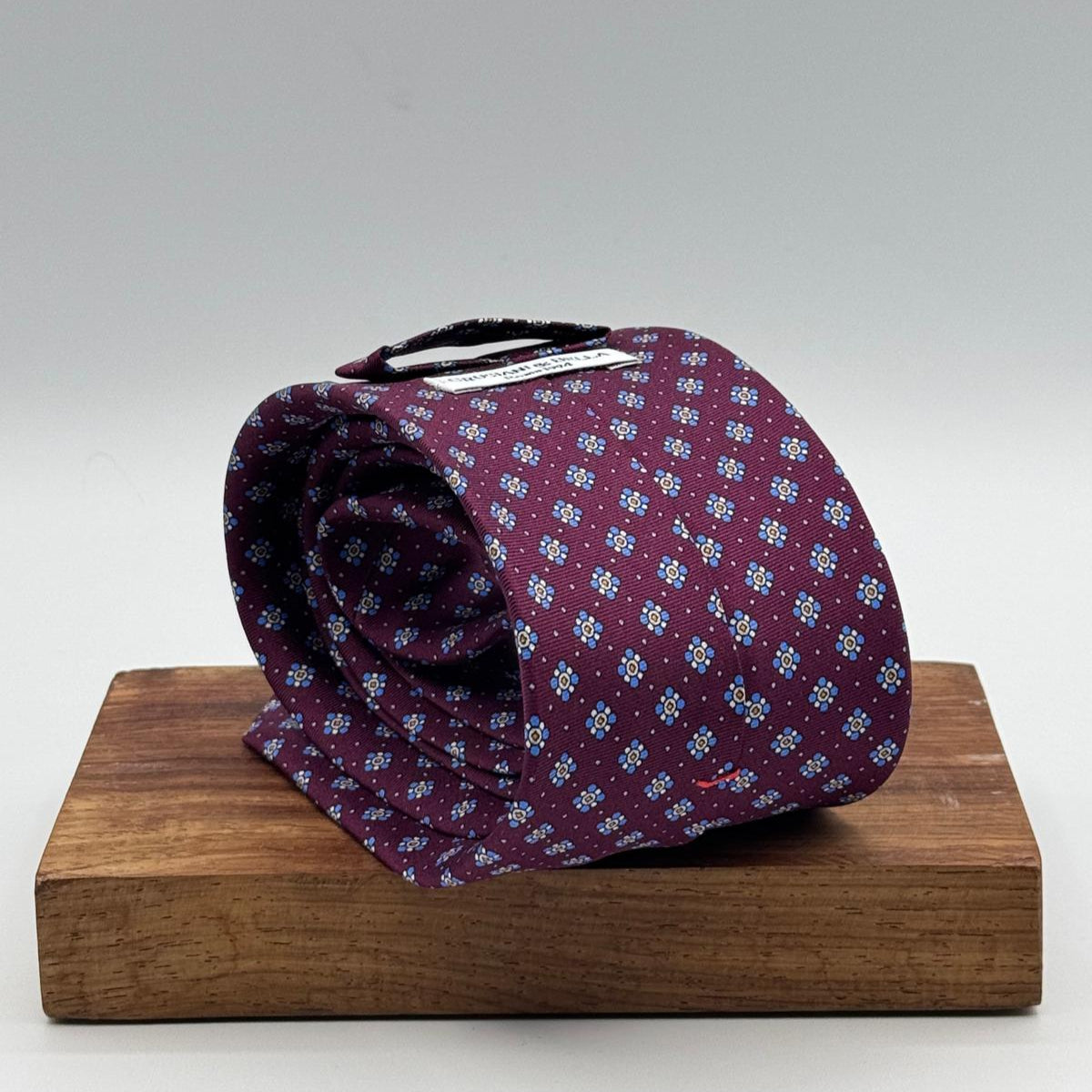 Cruciani &amp; Bella
100% Printed Silk&nbsp;
Tipped
Red Wine, Light Blue, Blue, Yellow and White Motif Tie
Handmade in Italy
8,5 cm x 148 cm
New Old Stock