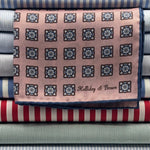 Holliday &amp; Brown
Hand-rolled&nbsp;&nbsp;
Holliday &amp; Brown for Cruciani &amp; Bella
100% Silk
Antique Pink, Brown, White and Blue
Double Faces
Paisley Motif&nbsp; Pocket Square
Handmade in Italy

32 cm X 32 cm