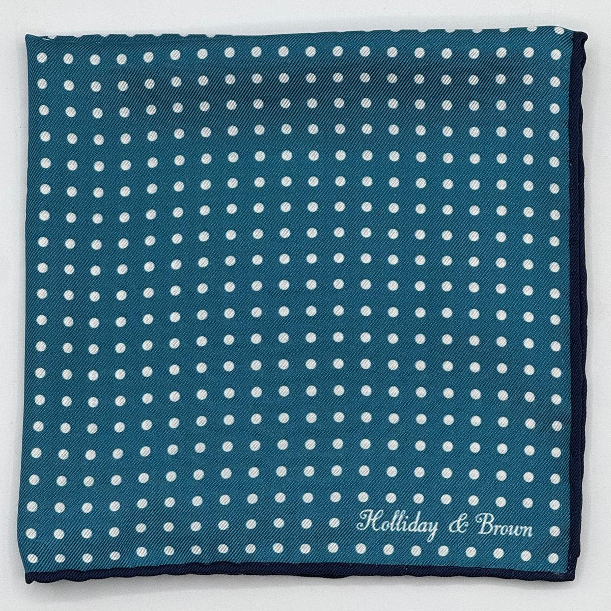 Holliday &amp; Brown
Hand-rolled&nbsp;&nbsp;
Holliday &amp; Brown for Cruciani &amp; Bella
100% Silk
Octanium and White
Double Faces
Dots and Pied de Poule Motif&nbsp; Pocket Square
Handmade in Italy

32 cm X 32 cm