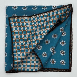 Holliday &amp; Brown
Hand-rolled&nbsp;&nbsp;
Holliday &amp; Brown for Cruciani &amp; Bella
100% Silk
Octanium, Light Brown, Sand and White
Double Faces
Motif&nbsp; Pocket Square
Handmade in Italy

32 cm X 32 cm