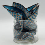 Holliday &amp; Brown
Hand-rolled&nbsp;&nbsp;
Holliday &amp; Brown for Cruciani &amp; Bella
100% Silk
Octanium, Light Brown, Sand and White
Double Faces
Motif&nbsp; Pocket Square
Handmade in Italy

32 cm X 32 cm