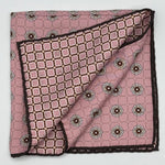 Holliday &amp; Brown
Hand-rolled&nbsp;&nbsp;
Holliday &amp; Brown for Cruciani &amp; Bella
100% Silk
Antique Pink, Light Brown, Sand and White
Double Faces
Motif&nbsp; Pocket Square
Handmade in Italy

32 cm X 32 cm