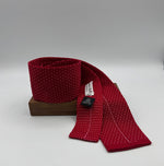 Cruciani &amp; Bella
100% Cotton
Knitted Tie

Red, Light Pink Motif
Handmade in Italy
7,5 cm x 145 cm
New Old Stock