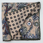 Holliday &amp; Brown
Hand-rolled&nbsp;&nbsp;
Holliday &amp; Brown for Cruciani &amp; Bella
100% Silk
Sand, Light Brown, Green and White
Double Faces
Paisley Motif&nbsp; Pocket Square
Handmade in Italy

32 cm X 32 cm