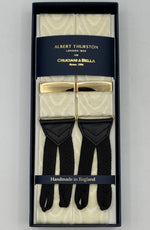 Albert Thurston for Cruciani &amp; Bella
Made in England
Adjustable Sizing
40 mm Woven Barathea
Ivory Moirè Plain Color Braces
Braid ends
Y-Shaped
Gold Fittings
Size Multifit Adjustable&nbsp;Length:&nbsp;115cm (= 45 inch) Maximum