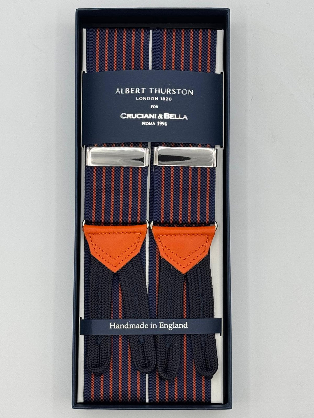 Albert Thurston for Cruciani &amp; Bella
Made in England
Adjustable Sizing
40 mm Woven Barathea&nbsp;
Blue and Buned Orange Stripes Braces
Braid ends
Y-Shaped
Nickel Fittings
Size Multifit Adjustable&nbsp;Length:&nbsp;115cm (= 45 inch) Maximum