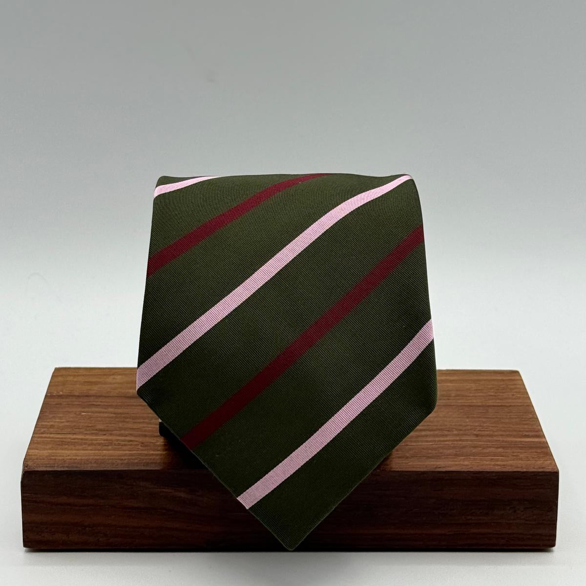 Cruciani &amp; Bella
50% Cotton 50% Silk&nbsp;

Self Tipped&nbsp;
Green, Pink and Red stripes

Handmade in Italy
9 cm x 148 cm
New Old Stock