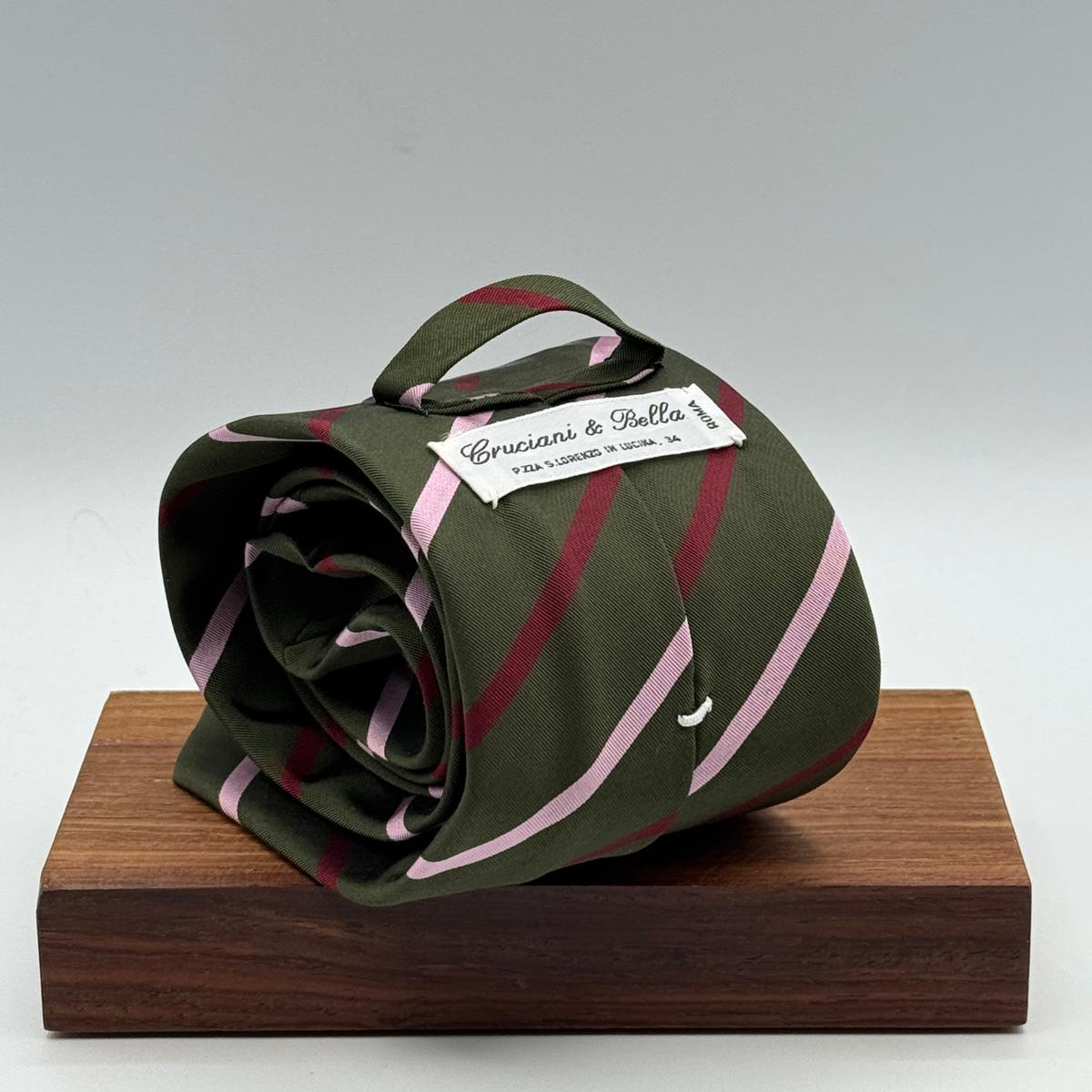 Cruciani &amp; Bella
50% Cotton 50% Silk&nbsp;

Self Tipped&nbsp;
Green, Pink and Red stripes

Handmade in Italy
9 cm x 148 cm
New Old Stock