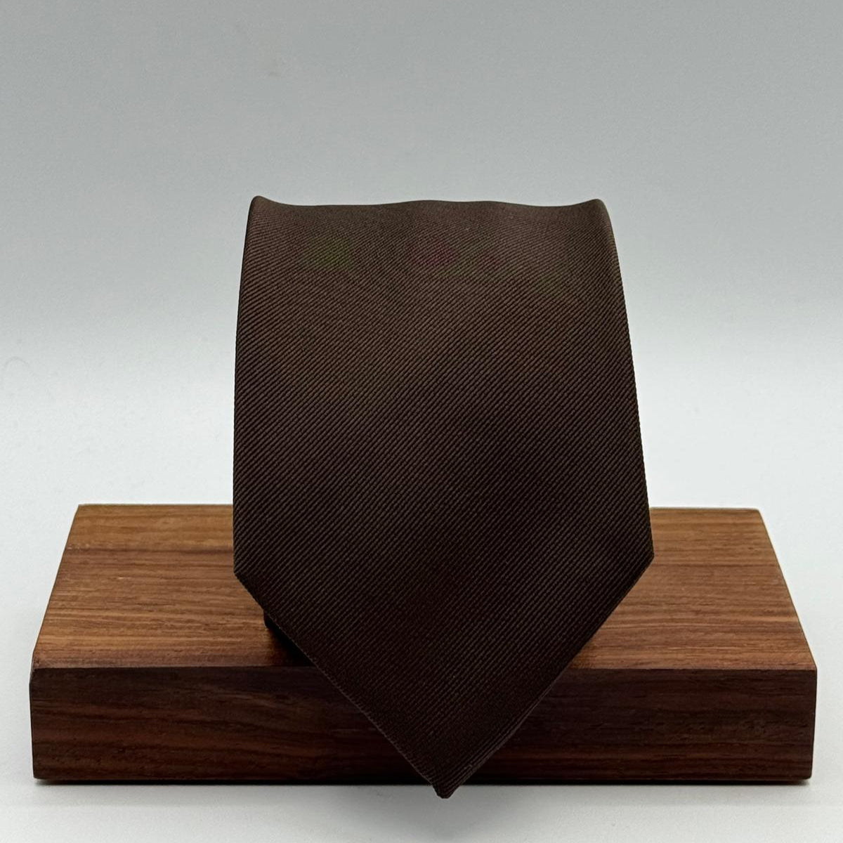 Cruciani &amp; Bella

100% Silk&nbsp;
Tipped
Brown Plain Tie
Handmade in Italy
9 cm x 148 cm
New Old Stock