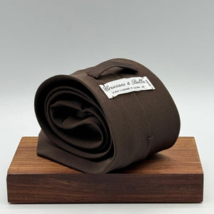 Cruciani &amp; Bella

100% Silk&nbsp;
Tipped
Brown Plain Tie
Handmade in Italy
9 cm x 148 cm
New Old Stock