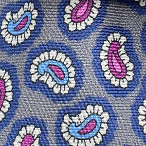 Cruciani &amp; Bella
100% Printed Silk&nbsp;
Tipped
Grey, Light Blue, Pink and White&nbsp;
Paisley Motif Tie
Handmade in Italy
8,5 cm x 148 cm
New Old Stock